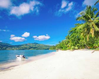 Pineapple Beach Villas - Baie Lazare - Beach