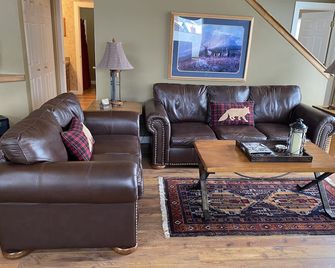 The Cozy Chalet in Gallatin Range -Warm and Inviting Mountain Chalet - Big Sky - Salon