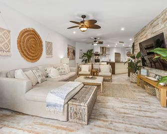 Cotton Beach Resort - Tweed Coast Holidays - Casuarina - Living room