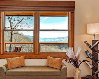 Sauna + Views: Private Franklin Cabin on 10 Acres - Franklin - Sala de estar