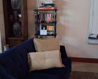 Sleep Away Bed and Breakfast - Lauderhill - Sala de estar
