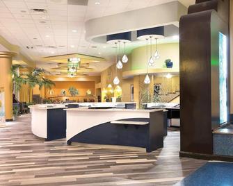 Beautiful 2-Bedroom Deluxe Suite in Beautiful Daytona Beach! - Daytona Beach - Front desk
