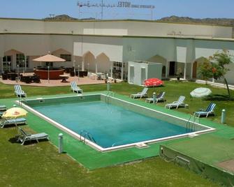 OYO 142 Al Sharqiya Sands Hotel - Ibrā’ - Piscina