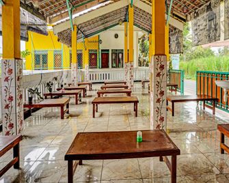 OYO 92215 Ampiran Bromo Syariah - Malang - Ravintola