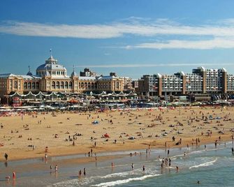 Villa in Kijkduin Near North Sea Beach - Den Haag - Strand