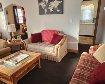 Spacious luminescence apartment with Patio. Pet-Friendly - Austin - Wohnzimmer