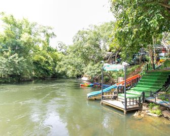 OYO 948 Bamboo River Resort - Kaeng Krachan - Building