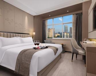 Hans Elegant Hotel Zhuzhou (Railway Station Clothing Market Center Plaza) - Zhuzhou - Bedroom