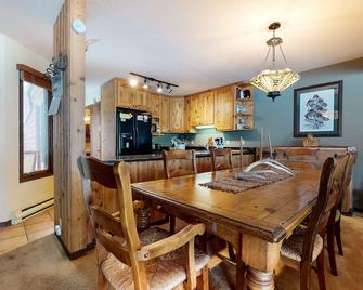 Granite A - Moose - Comedor