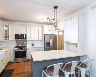 Main Street Carbondale Townhome. Super Convenient. - Carbondale - Cucina