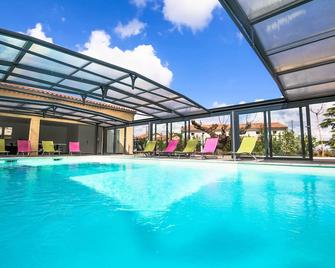 Large gite on small holiday site - Banne - Pool