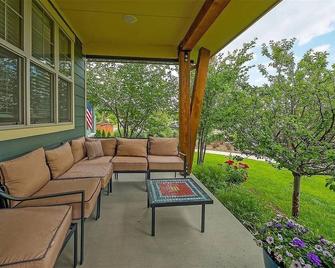 Stunning Central Park Home Next to Parks! - Denver - Balcony