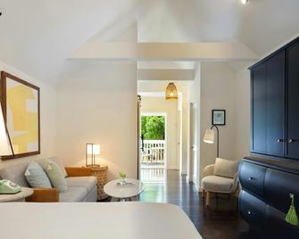 Winslow's Bungalows - Key West Historic Inns - Key West - Living room