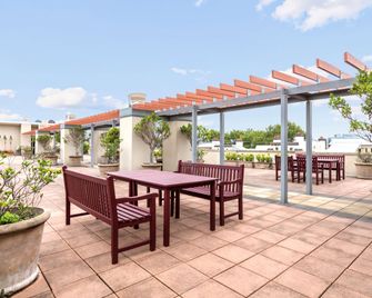 نيسوتو تشيبندايل - سيدني - شرفة