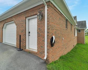 Josephine's Cottage: Peaceful Getaway Near DC - Marshall - Building
