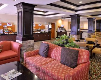 Holiday Inn Express & Suites Lincoln-Roseville Area - Lincoln - Lobby