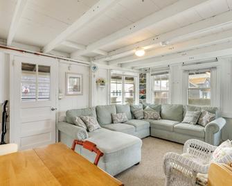 Charming Westbrook Cottage, Steps To Pri - Westbrook - Wohnzimmer