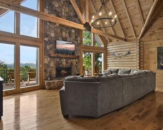 Highland Haven - 4200+ sf w/ Hot Tub | Long Range Views | Billiards/Ping Pong - Blairsville - Living room