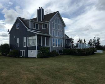 Blue Heron House - a beautiful waterfront property near Cavendish - Kensington - Building