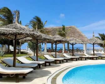 Mawe Zuri Resort - Malindi - Piscina