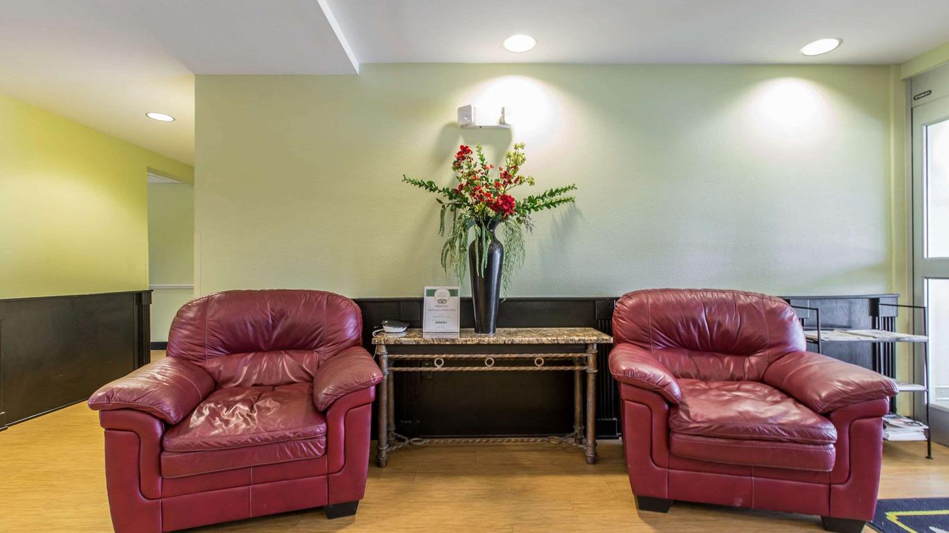 MainStay Suites Jacksonville near Camp Lejeune