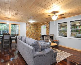 Cozy Cabin in Blue Ridge - Blue Ridge