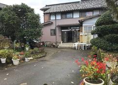 A house with a rural garden - Uozu - Building