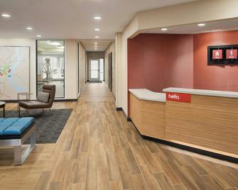 TownePlace Suites by Marriott Dubuque Downtown - Dubuque - Front desk