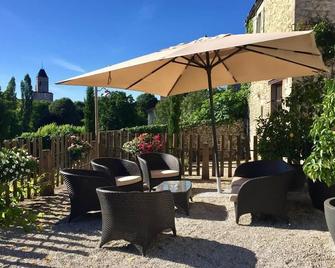 Auberge Des 7 Tours - Saint-Denis-lès-Martel - Patio