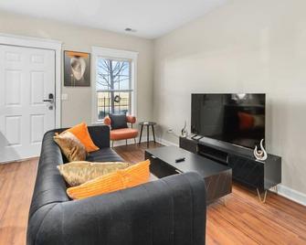 Corporate Housing Mgm - Detroit - Sala de estar