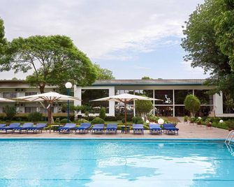 Hotel La Tchadienne - נג'מנה - בריכה