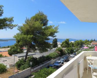 Apartments and rooms Rogosic - Hvar - Balcón