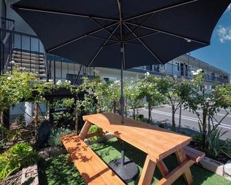 Unik Motel - Los Angeles - Patio