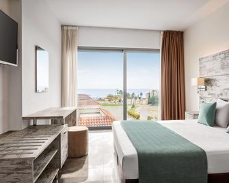 Ramada Hotel & Suites by Wyndham Ayia Napa - Ayia Napa - Sovrum