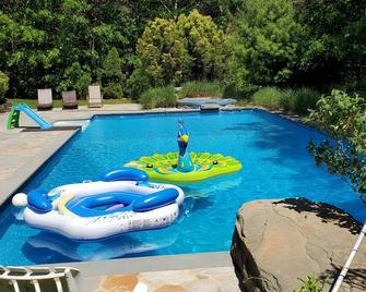 A Quiet Place In The Hamptons - East Quogue - Pool