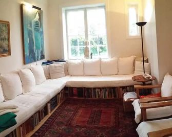 Charming townhouse with large private garden, in central Oslo - Oslo - Sala de estar