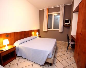 Hotel Villa Soles - Santa Flavia - Schlafzimmer