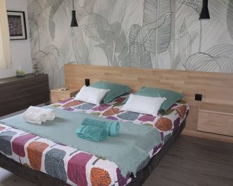 Schönes modernes Haus mit Garten und Swimmingpool - Aspères - Habitación