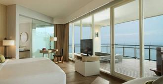 Hotel Santika Premiere Beach Resort Belitung - Sijuk - Bedroom