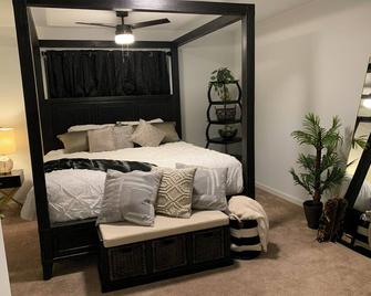 Charming 4-bedroom house with AC, WiFi in brilliant Grovetown - Grovetown - Schlafzimmer