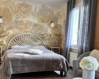 Le Bleu de B. Holiday cottage for up to 10 people - Baudrières - Habitación