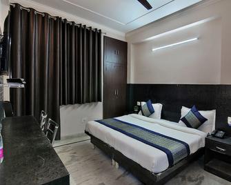 OYO 11972 Nirvana Residency - New Delhi - Bedroom