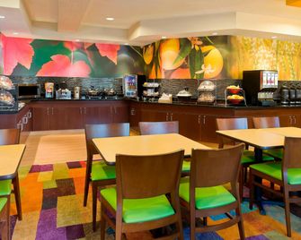 Fairfield Inn & Suites by Marriott Lexington Keeneland/Airport - לקסינגטון - מסעדה