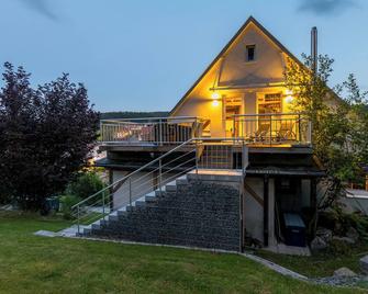 Großes Ferienhaus mit Sauna, Grill, Garten, Kaminofen - Zum Kuckuck - Schonach im Schwarzwald - Gebouw
