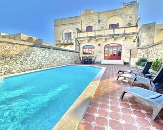 Villa Rossa Gozo - 5 bedroom ensuite with pool & jacuzzi - Ix-Xewkija - Piscine