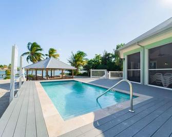 Kirk Kove by Cayman Villas - North Side - Pool