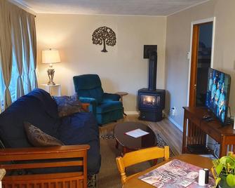 The Riverbank Bungalow - Thessalon - Sala de estar