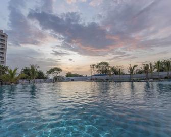 Apartamentos Santa Marina By C - Host - Santa Marta - Pool