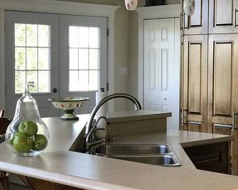 Flighthouse Location, Location, Location, Luxury Vacation Home In Central Nfld - Lewisporte - Cocina