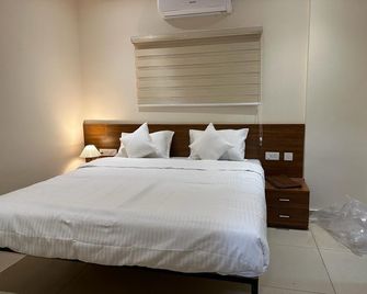 Private Pool Lakeside Resort Kochi - Ernakulam